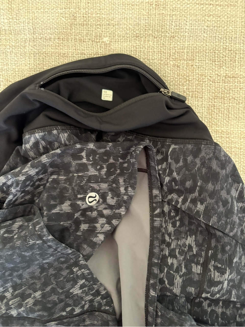 Lululemon Leopard-Print Speed Up High Rise Shorts Size 10 - Picture 5 of 5